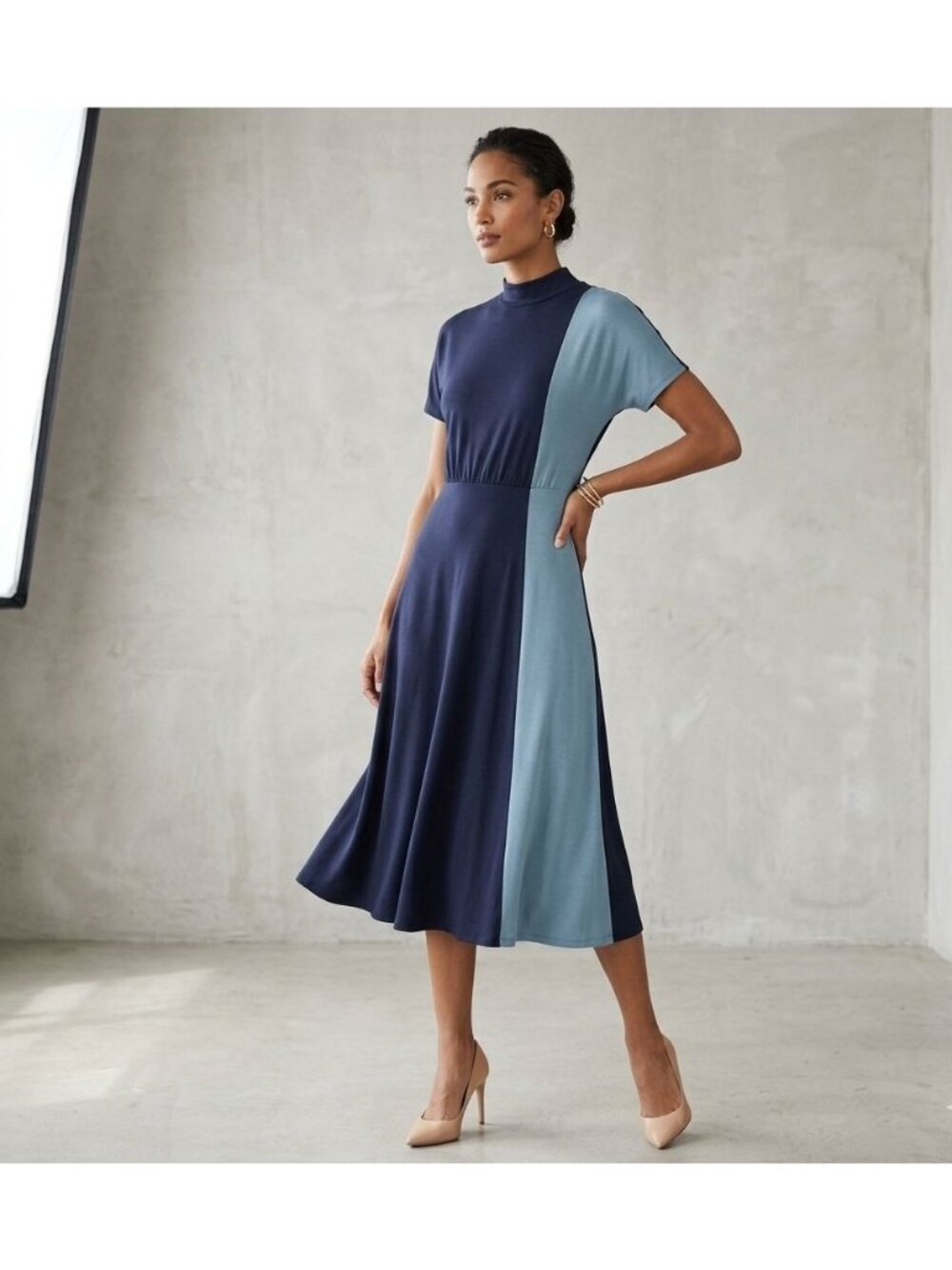Ann Taylor Dress Size 6 Colorblock Short Sleeve Mock Neck Midi Navy Light Blue